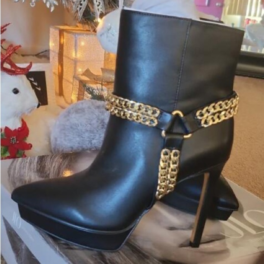 JLO heeled bootie
